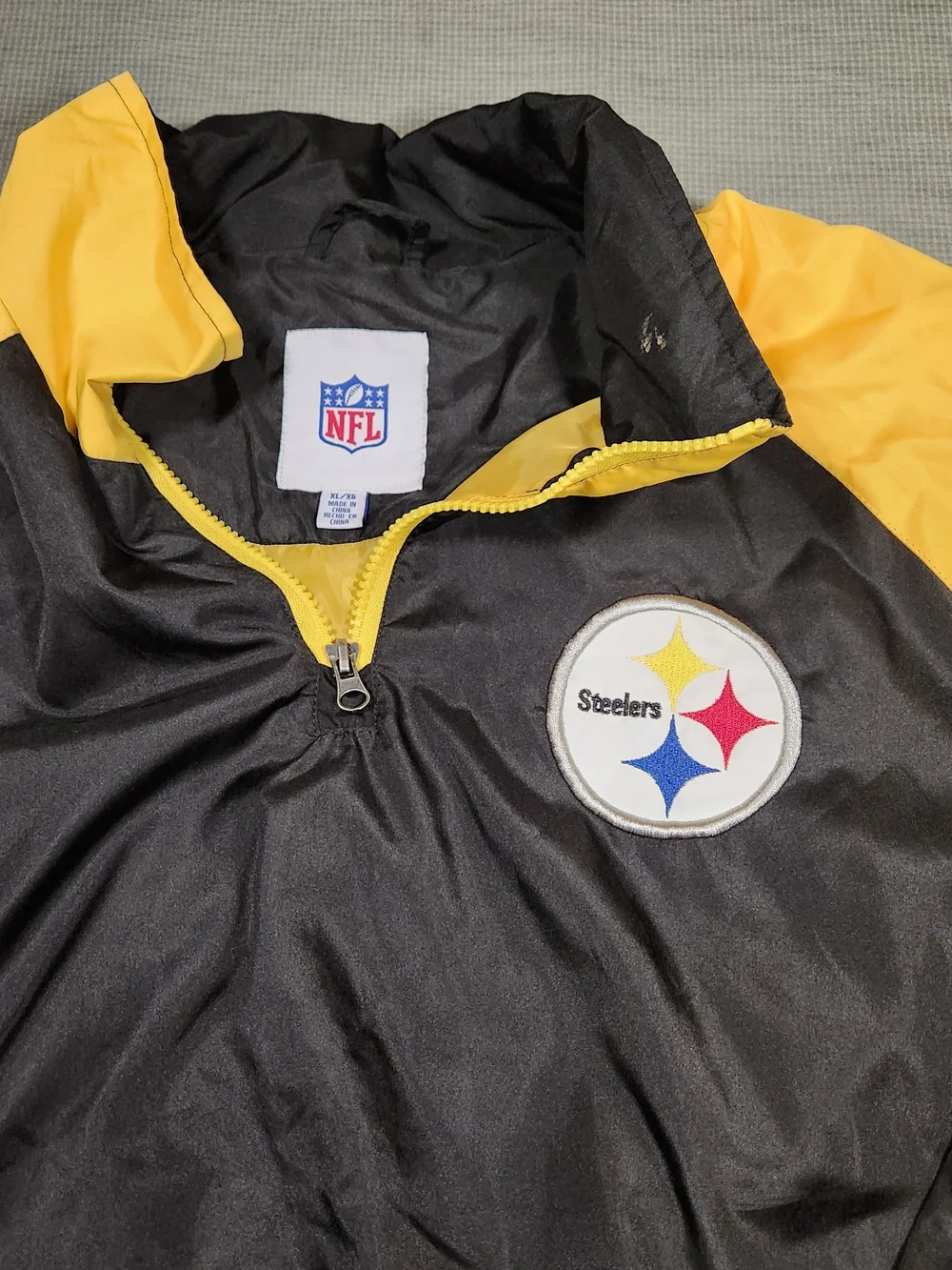 NFL Pittsburah Steelers Men's 1/4 Zir Windbreaker Pullover Jacket - Size XL